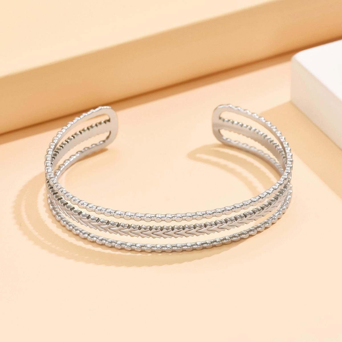 Elegant Geometric Stainless Steel C-Shaped Bracelet for Women