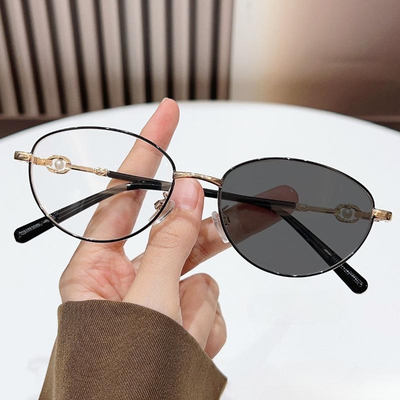 New Photochromic Presbyopia Glasses Small-Frame Metal Oval Blue Light Blocking Goggles Women Reader Eyewear Diopter 0 To +4.0