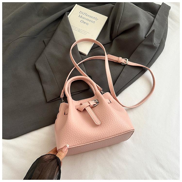 

Портативная сумка с узором личи, женская, 2025, новая летняя модная, универсальная, премиальной текстуры, сумка-мессенджер в виде овощной корзины розовый