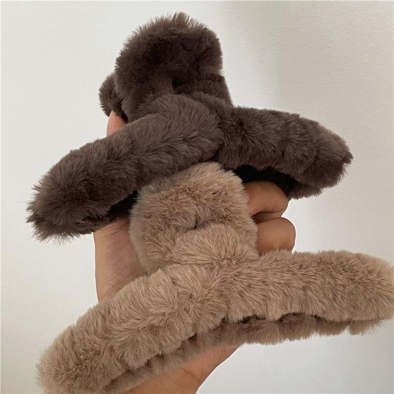 Winter Faux Fur Hair Claw For Women Girls Acrylic Crab Barrette Hairpin Furry Headwear Hair Claw Clip Fashion Hair Accessories