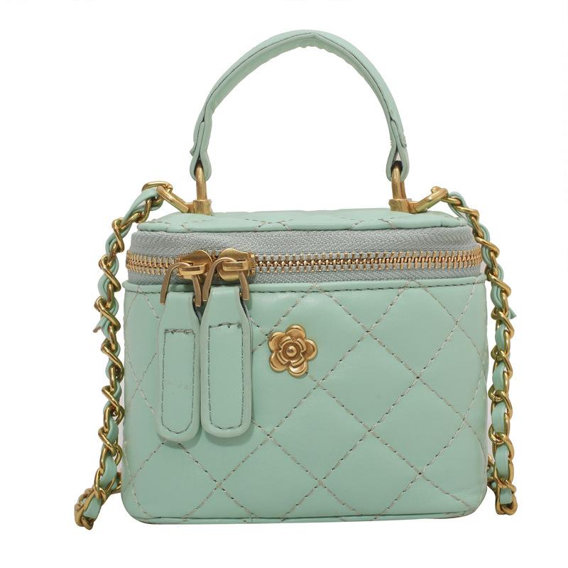 

Оптовая продажа популярной сумки-коробки Xiaoxiangfeng в стиле легкой роскоши, простой и портативной, с высоким чувством темперамента, универсальной сумки-мессенджера на цепочке