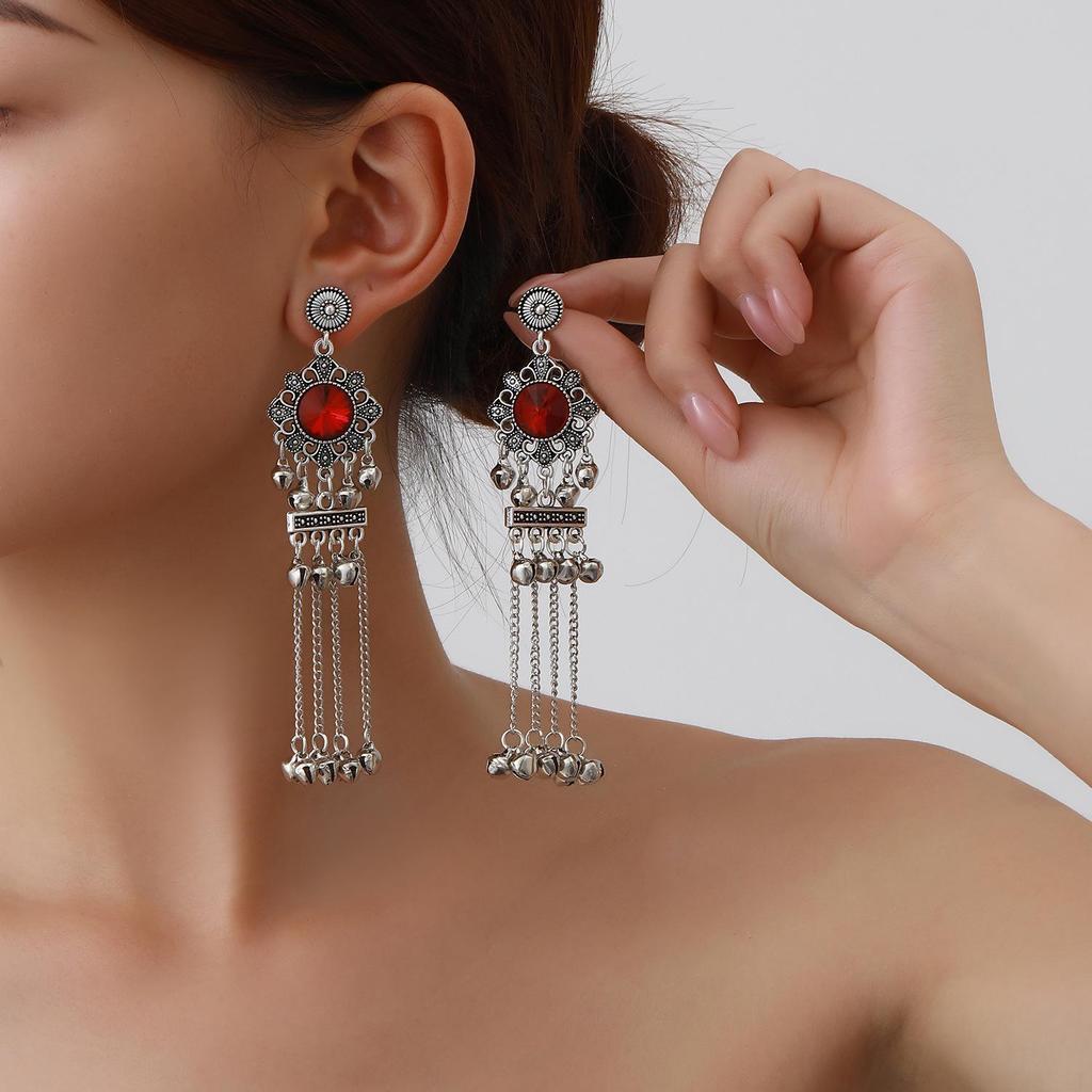 Elegant Retro Tassel Dangle Earrings: Exotic, Artistic, Classic, and Exquisitely Hollowed for a Dignified Look.