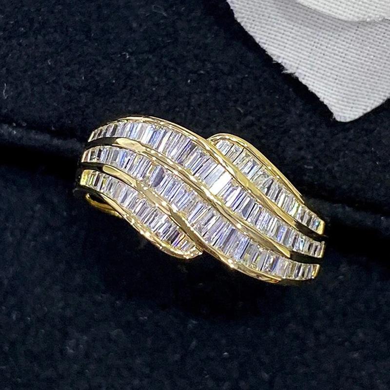 Huitan Fashion Gold Color/CopperColor Finger Ring Lady Wedding Band Luxury Engagement Jewelry Trendy Shiny Zirconia Accessories