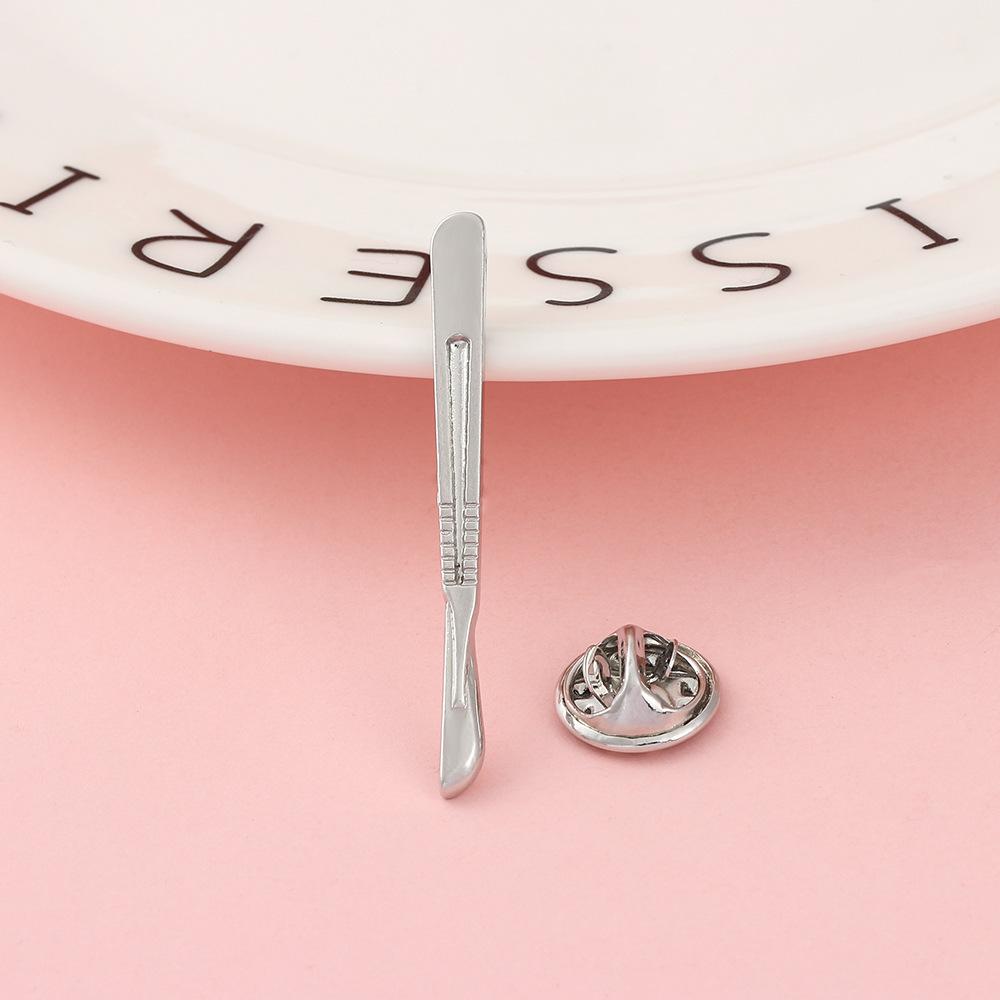 Bijoux les plus vendus, à la mode et populaires, broche simple, bijoux médicaux, broche scalpel de médecin.