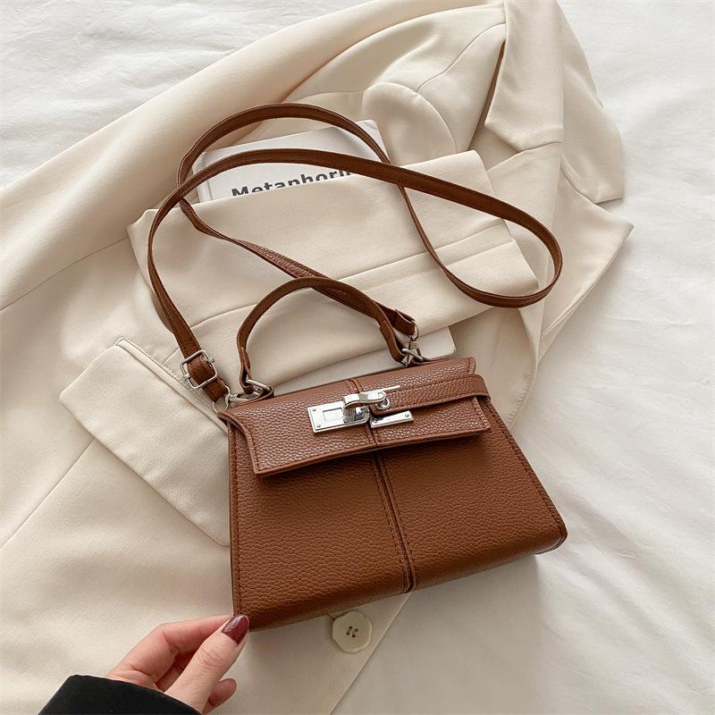 Niche design shoulder bag women's 2025 new simple handbag premium texture messenger bag