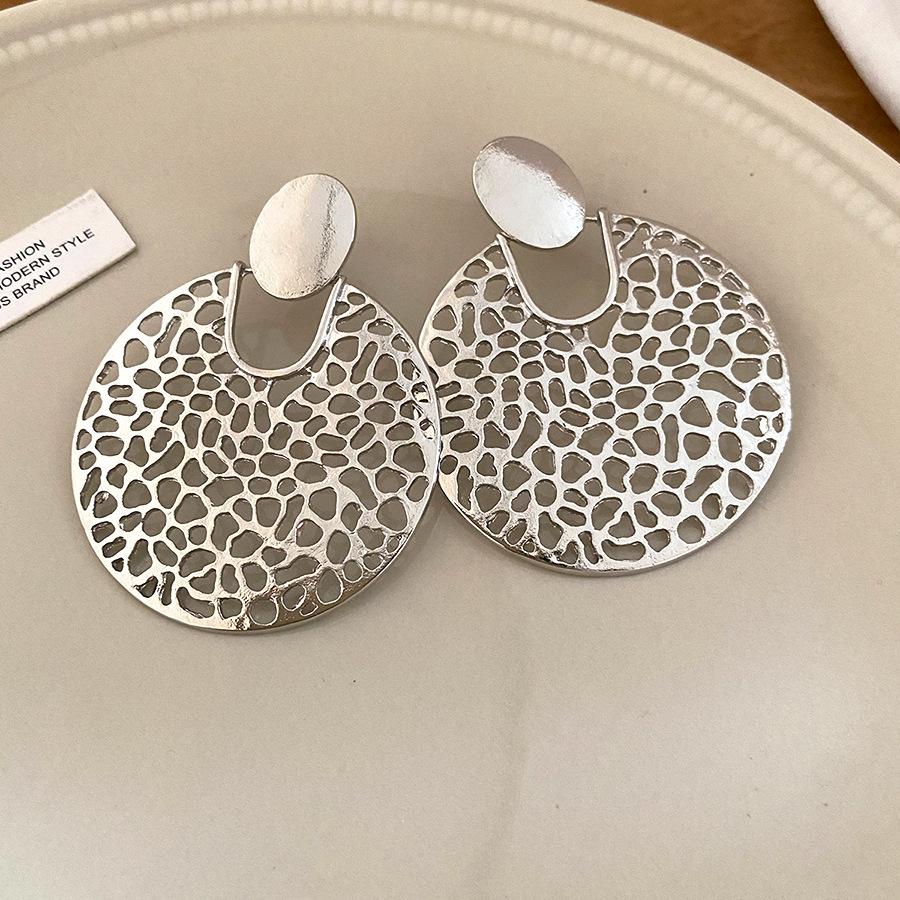 

European and American silver needle round hollow pendant earrings simple and fashionable exquisite earrings light luxury high-end earrings women