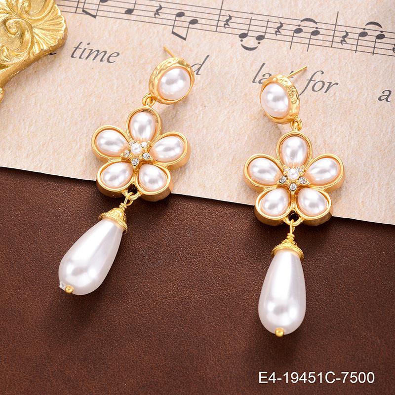 

2023 Vintage Flower French Retro High-End Stud Earrings: Exquisite, Light Luxury, Versatile Fairy Spirit 14k Gold