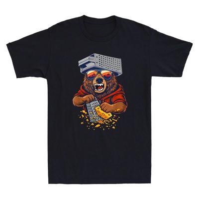 Bär mit Käsereibe-Hut und Sonnenbrille Lustige Grafik Vintage Herren-T-Shirt