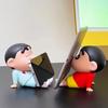 Suport Telefon Mobil Desene Animate Shin Chan Originalitate Periferice Anime Ornamente Desktop Cadou Drăguț de Sărbători Pentru Băieți și Fete