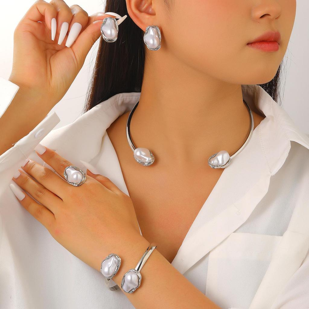 Baroque Pearl Choker - European & American Style with Irregular Design, Simple Metal Open Necklace