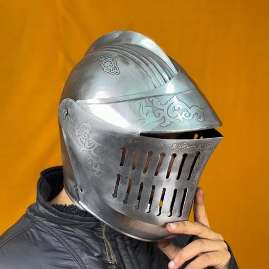 Dark Soul Unisex Warrior Steel Helmet  Elegant Medieval Armor for , Cosplay Reenactments Handcrafted for Authenticity