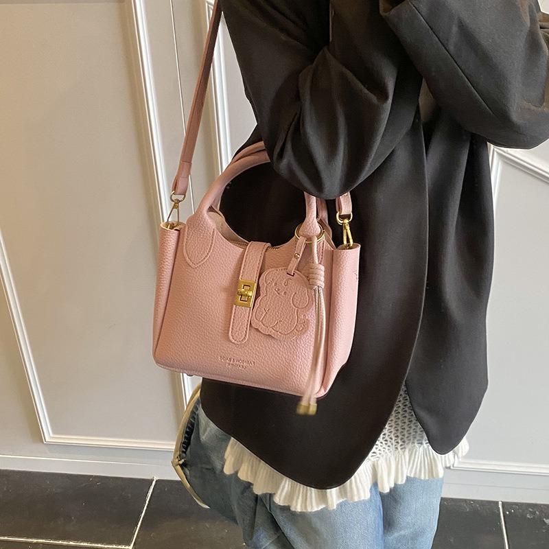 Simple hand bucket bag, new fashionable versatile shoulder bag, high-end trendy messenger bag