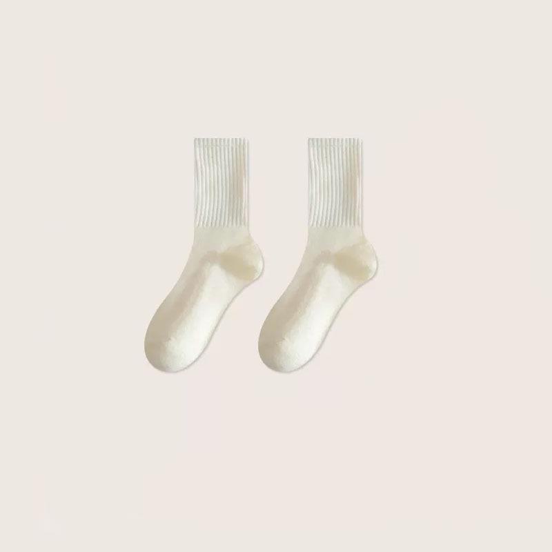 Women's Autumn/Winter Vertical Stripe Mid-Calf Socks - Trendy All-Match Pile Socks for Students and Sports