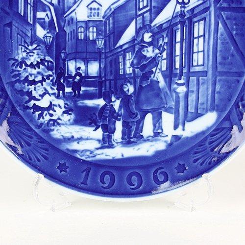 1996 Royal Copenhagen Year Plate "Lighting the Street Lamp" [Parallel Import]