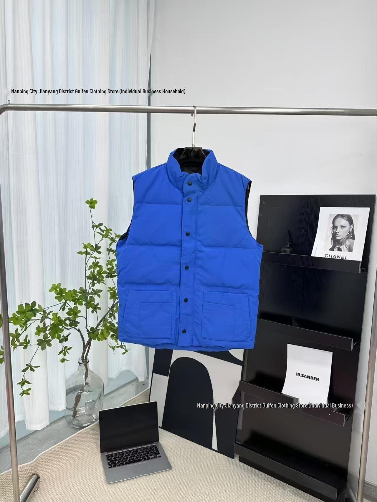 

Жіночий класичний пуховий жилет Canada Goose Extra Small