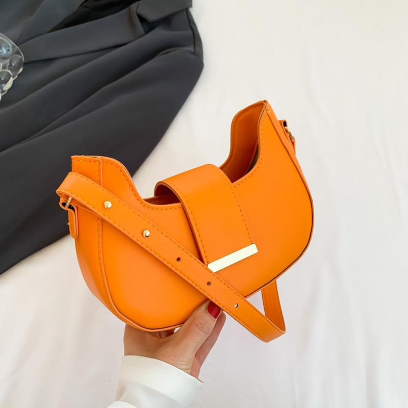 Trendy Simple Shoulder Bag For Women In Fashionable Colors Suitable For Daily Casual Outfits