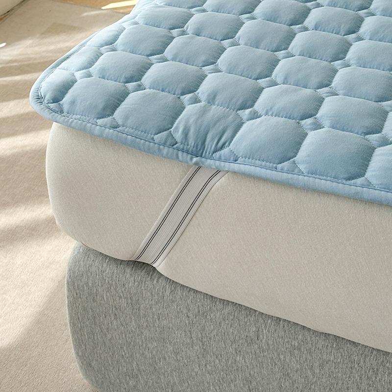 Quilted Mattress Cover Breathable Mattress Protector,Bed Sheet with Straps,Soft,Washable,Anti-Slip,Hypoallergenic, Noiseless