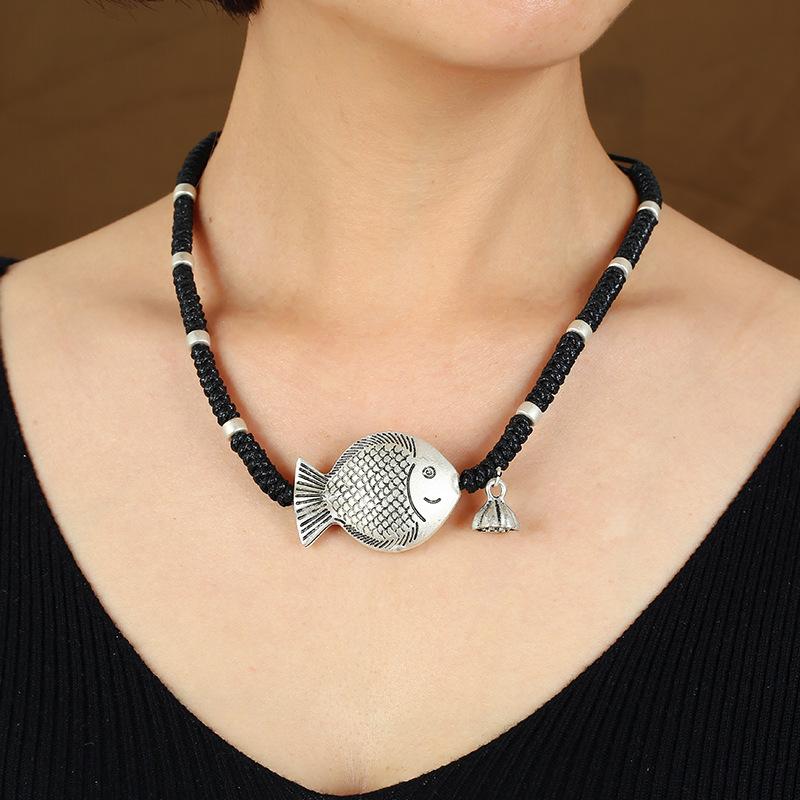 

Retro imitation Thai silver short necklace femininity versatile collarbone chain flower fish handwoven jewelry