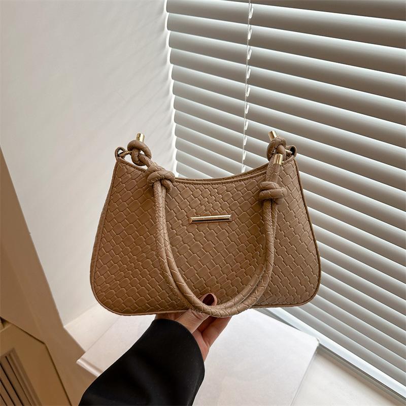 

Retro niche texture underarm bag women s 2025 new trendy fashion versatile simple shoulder messenger bag saddle bag хакі