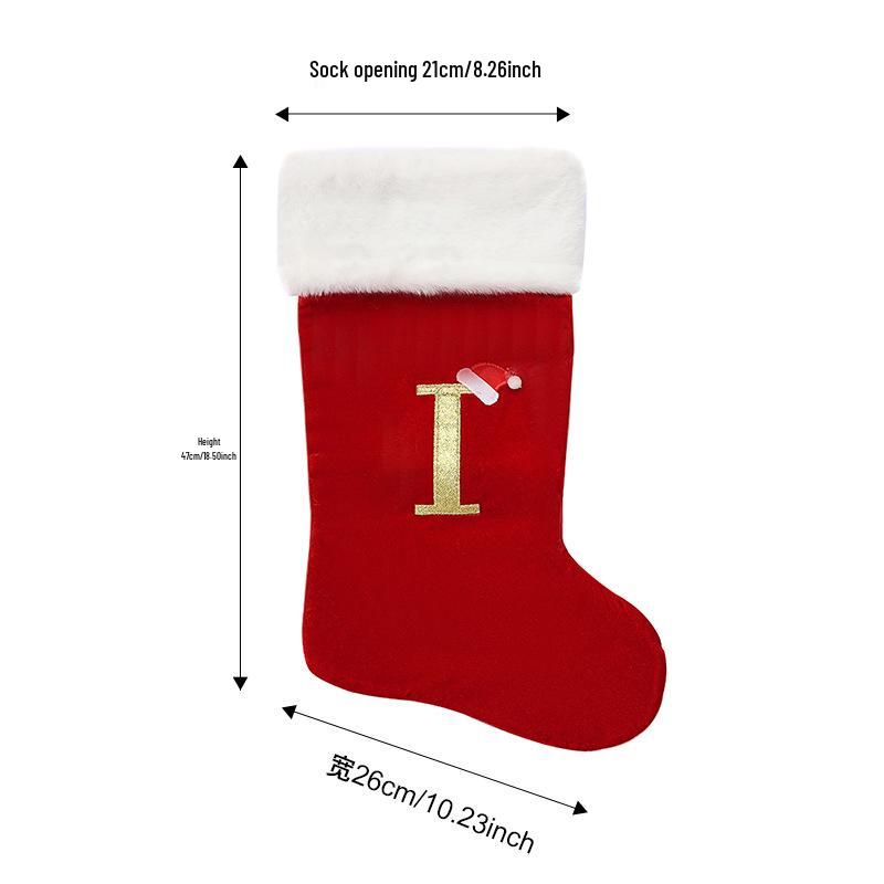 Großer roter Weihnachtsstrumpf mit Buchstaben-Ornament