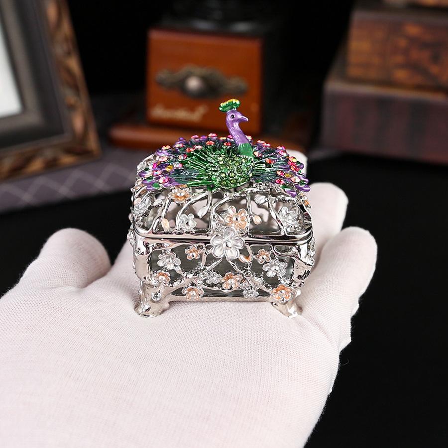 New Peacock Hollow Jewelry Box Enamel Color Magnetic Flip Jewelry Storage Box Home Furnishing Ornament Metal Crafts