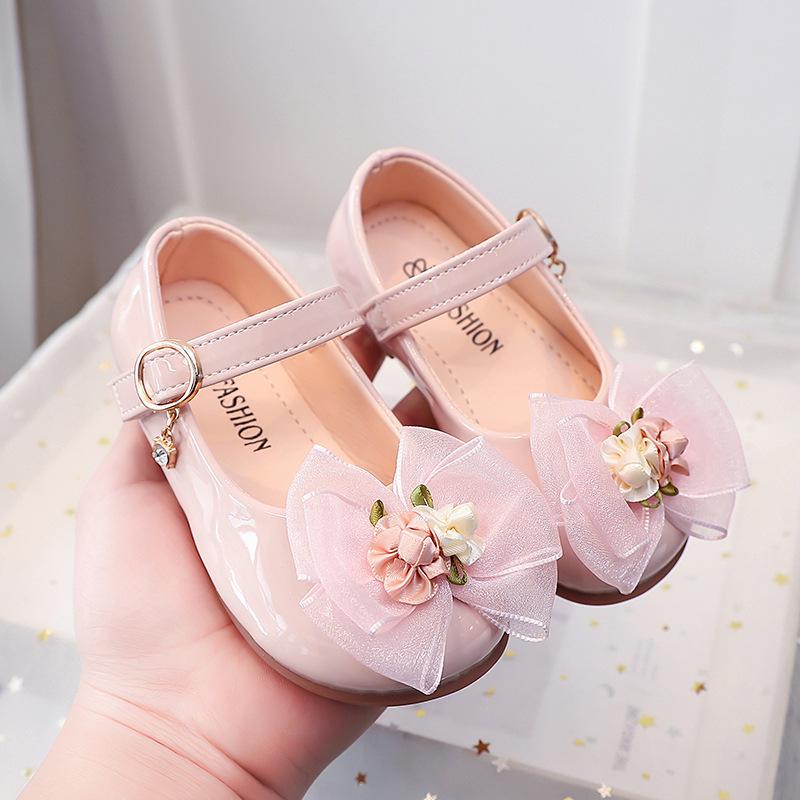 Girls' Patent Leather Bow Princess Shoes: Non-slip, Soft Sole for Spring/Autumn, Perfect for Evening Gowns and Performances
