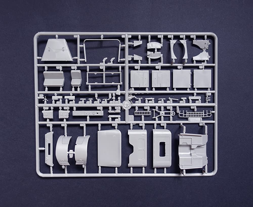 Roden 1/35 Scale US Army Dodge M43 4-Wheel Drive Field Ambulance 1950-1960 Plastic Model Kit RE35811