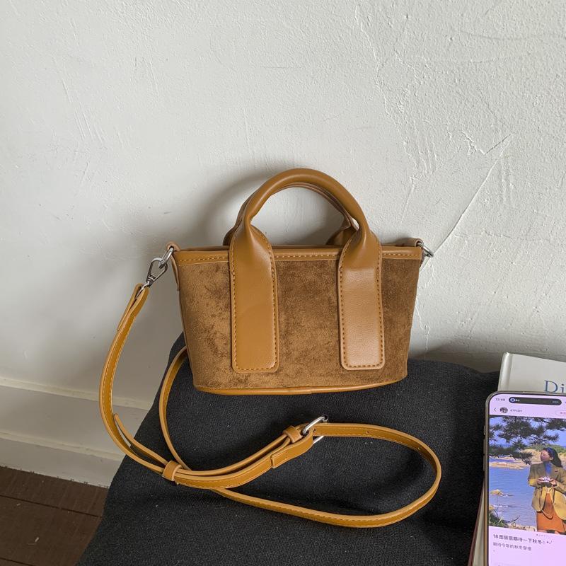 High-end niche bag women's autumn and winter new matte retro messenger bag casual portable bucket bag