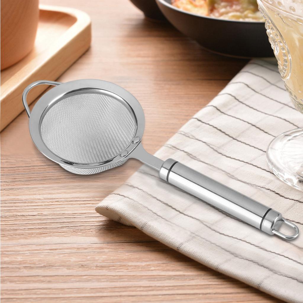 Stainless Steel Food Strainer, 304 Heat Resistant Kitchen Oil Filter with Non Slip Handle and Hanging  , for Draining Fried Food Noodles Dumplings