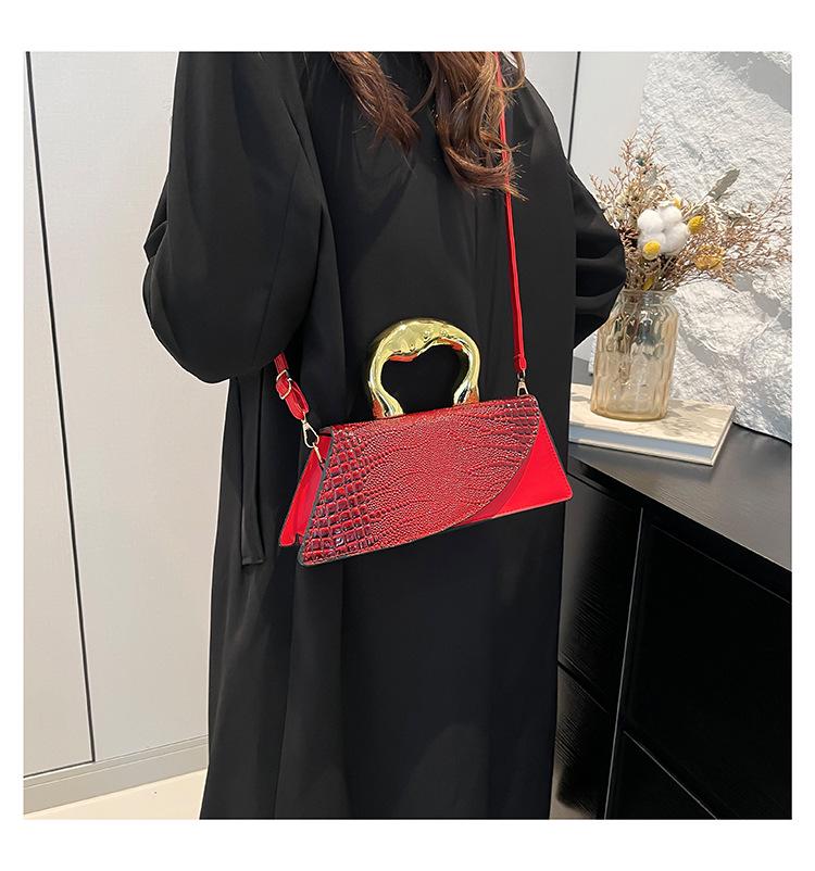 Elegant Women's Handbag: Fashionable, Small Square Crossbody with Unique Autumn 2024 Design and Stylish Personality.