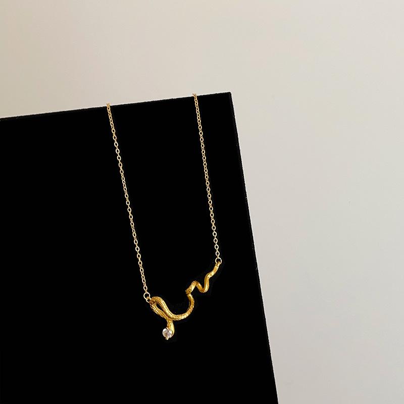 Guochao New Chinese Sand Gold Ingot Snake Pendant Necklace Women'S Retro High Sense Light Luxury Versatile Neck Chain Sweater Chain