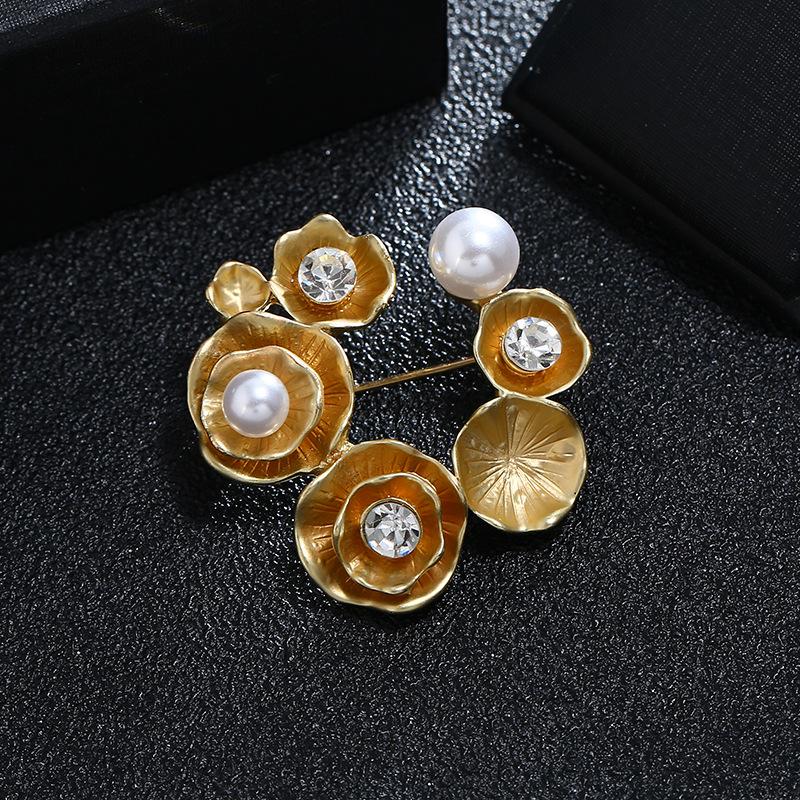 Luxury temperament dumb gold brooch female morrow plant pearl flower pin suit simple brooch with jewelry