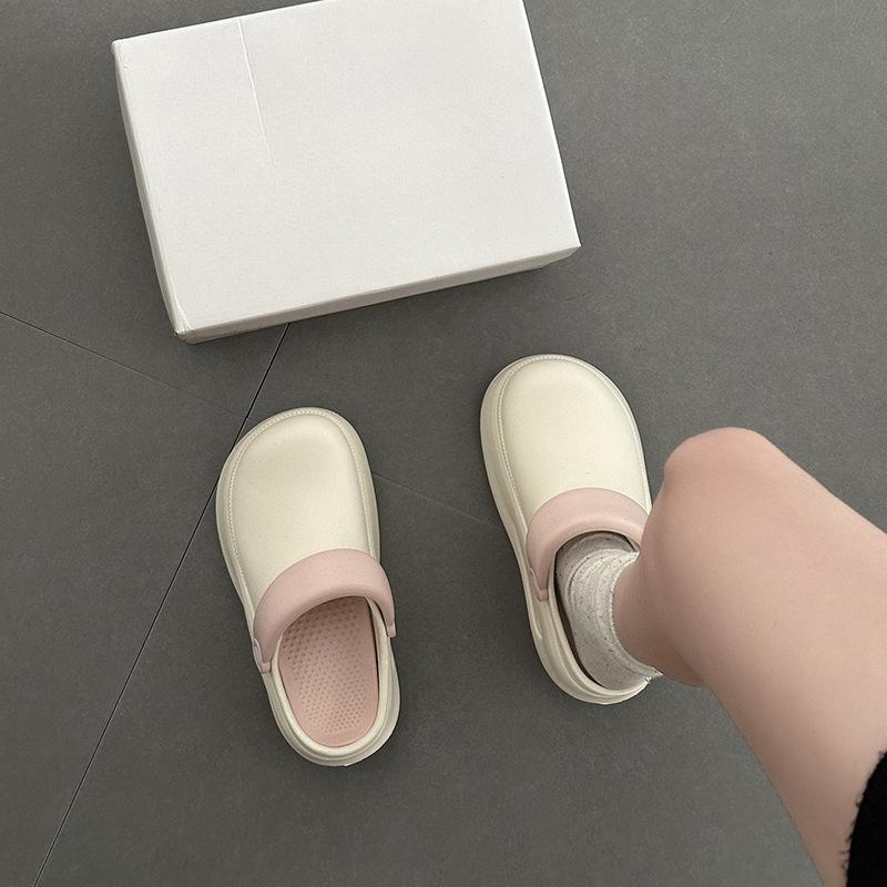 Novas Sandálias de Esponja Confortáveis de Sola Grossa Sapatos de Praia Femininos