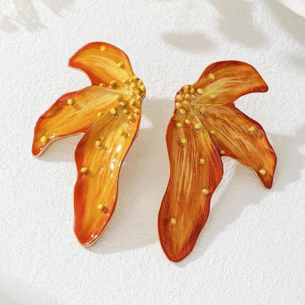 Retro Mid-Century Gold-Plated Enamel Leaf Stud Earrings for Women