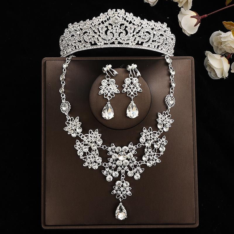 Ensemble Nuptial Féerique: Couronne, Collier & Boucles d'oreilles – Parfait pour un Mariage ou un Anniversaire