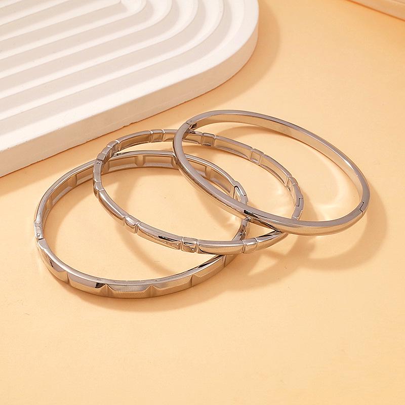 Stainless Steel Colorfast Luxury Bracelet with Unique Design