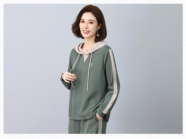 Women's Plus Size Autumn Two-Piece Set: Fashionable Sweatshirt & Loose Sportswear Pants