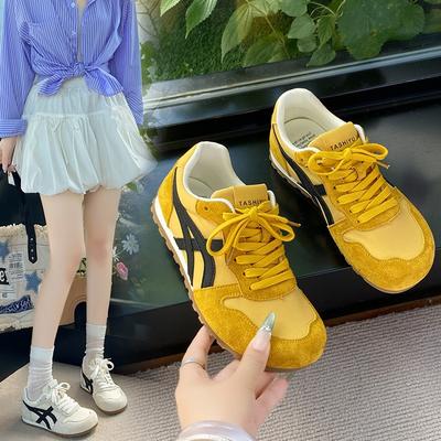 Gelbe Damen-Sommer-Sportschuhe mit weicher Sohle sind modisch und vielseitig.