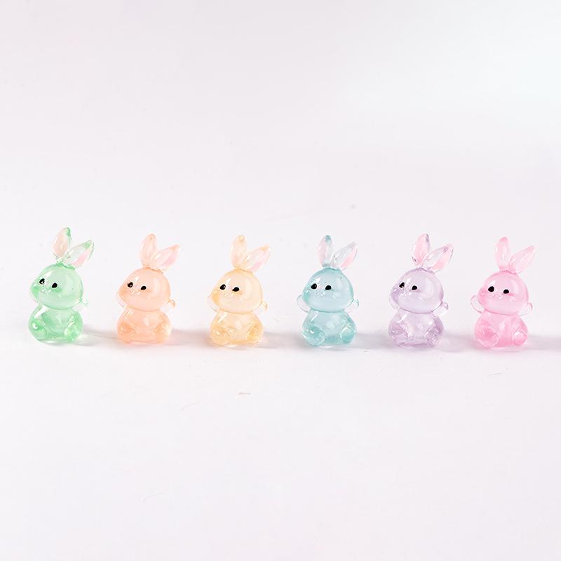 Im Dunkeln leuchtende Kaninchen-Harzdekoration Mikro-Landschaftsgartenbau Schreibtisch Auto Cartoon Niedliche leuchtende Kaninchen-Dekorationsaccessoires