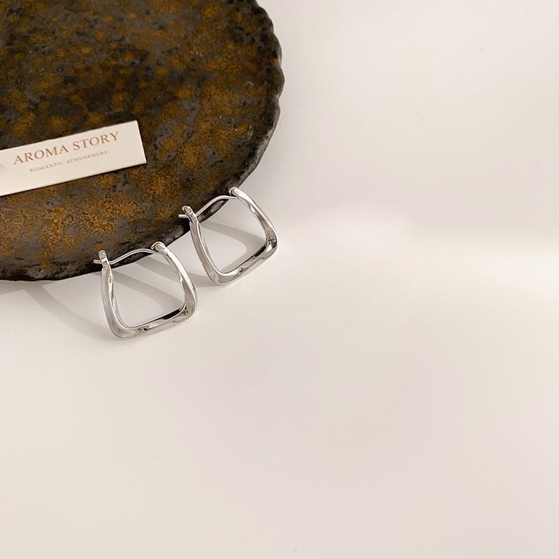 Silver Needle Geometric Heart Hoop Earrings - Retro & High-End Style for a Bold Look