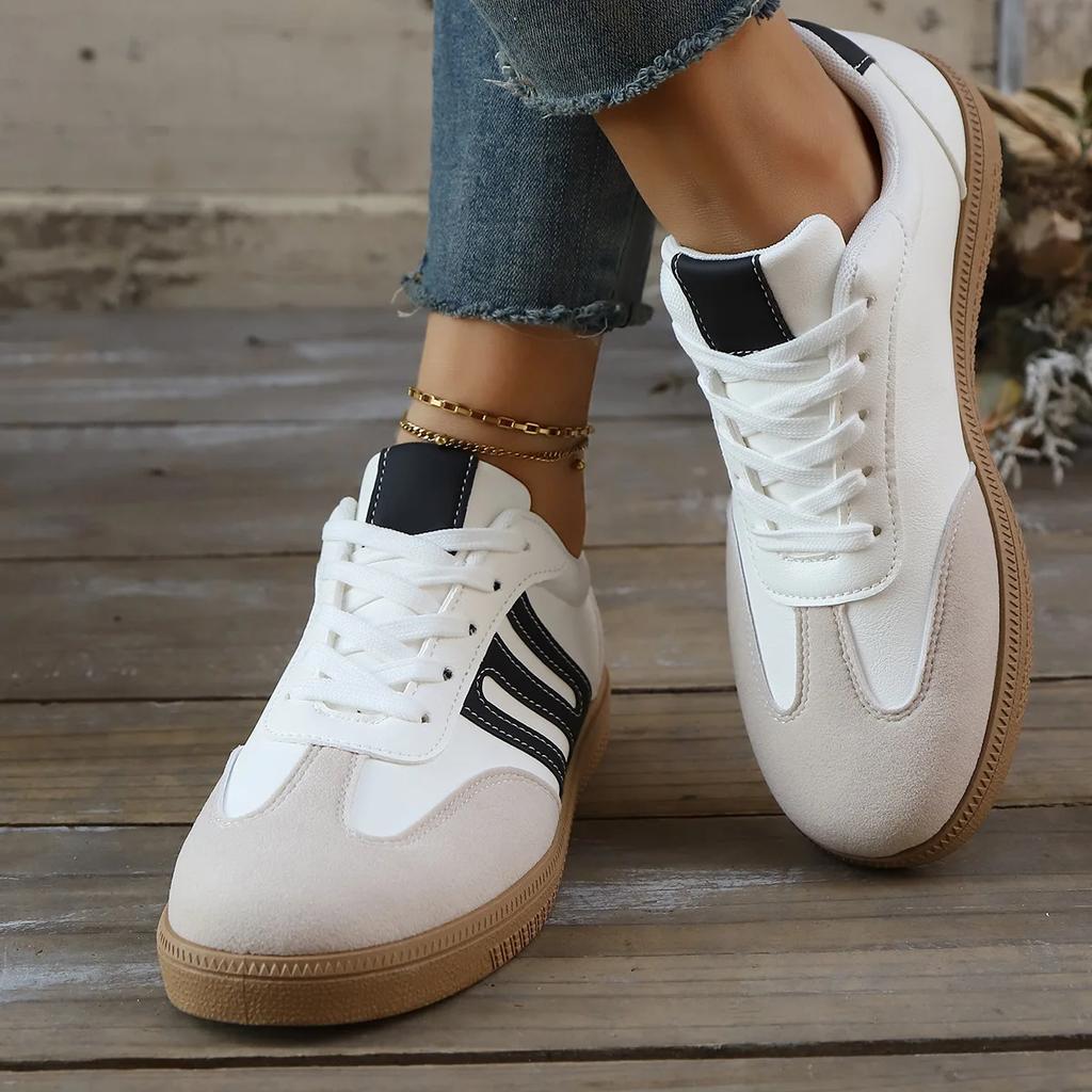 Fashion Black White Striped Flat Sneakers Women Lightweight Lace Up Sports Shoes Woman Non Slip Breathable Casual Sneakers