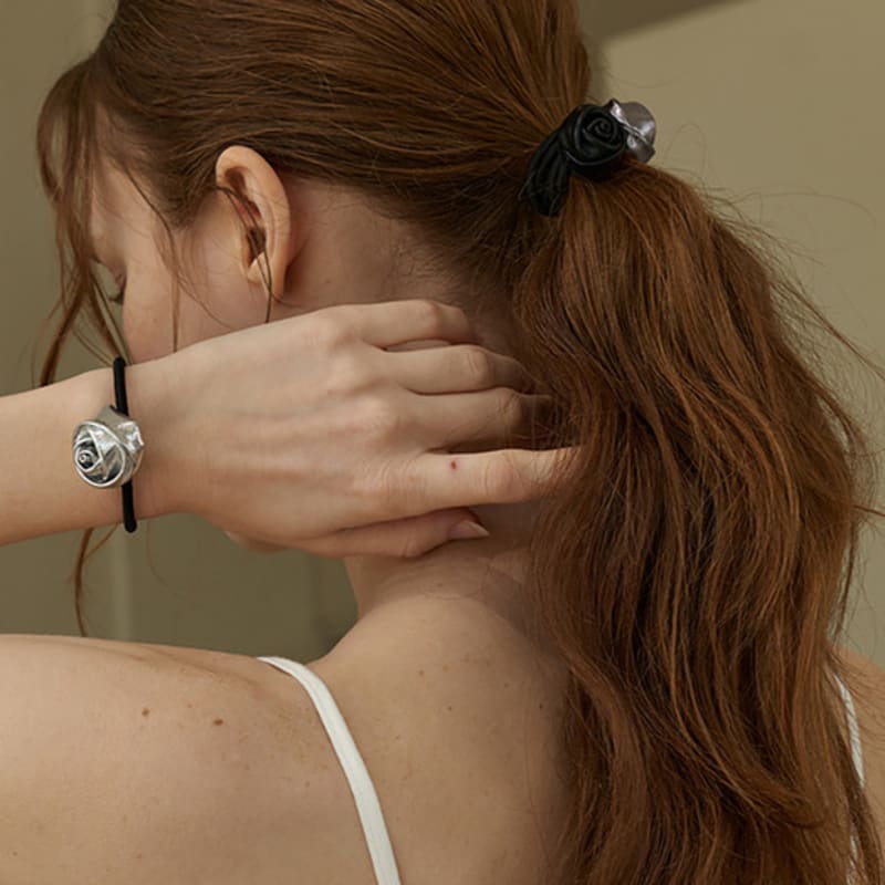 

Кожаная роза Ssecondo резинка для волос, Chloe_3 цвета Black + Gift Wrapping