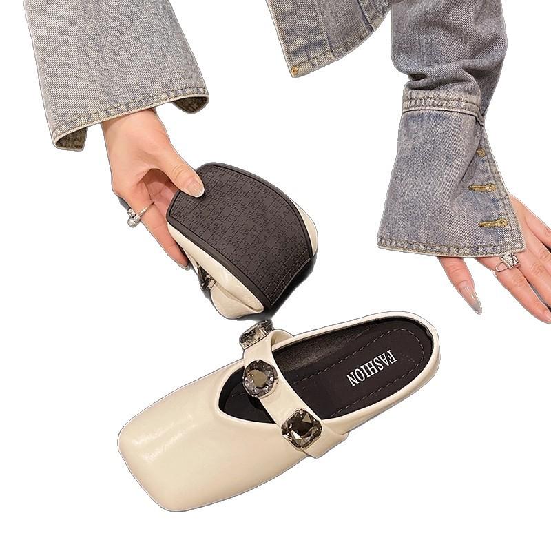 Baotou poloviční pantofle dámské venkovní francouzské s plochou podrážkou jemné večerní sandály léto 2025 nové sandály Muller boty