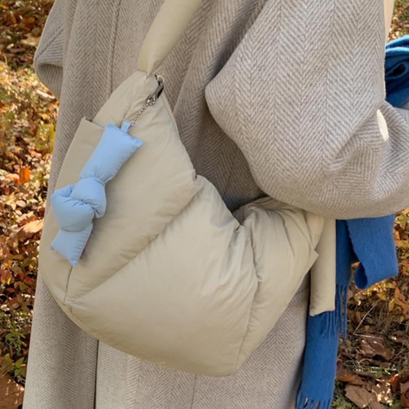 Simple casual portable dumpling bag women's bag 2025 winter new high-value large-capacity foreign-style shoulder bag women