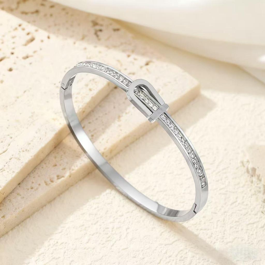Women's Stainless Steel Horseshoe Love Bangle with Inlaid Diamonds - High-End, Non-Fading Titanium Steel Jewelry