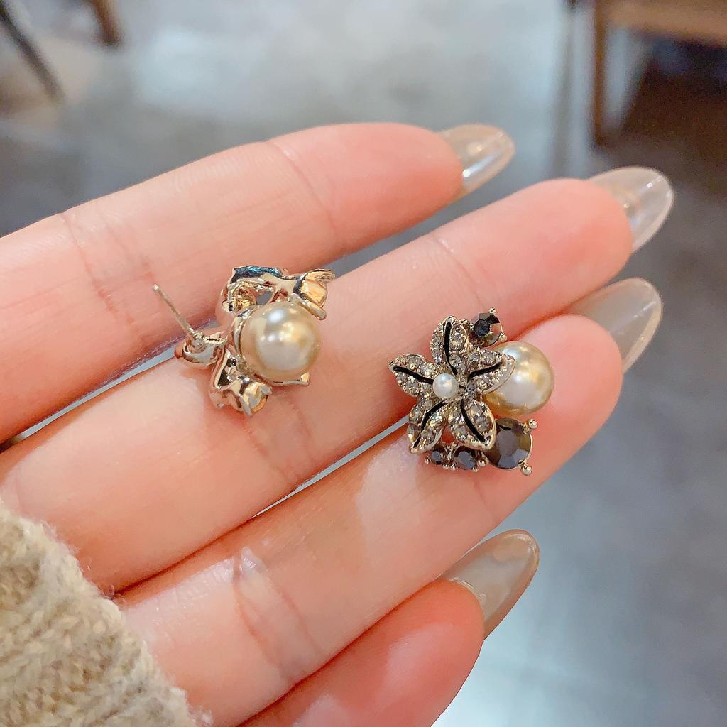 Hong Kong style retro zircon petal pearl stud earrings women's new trendy silver needle earrings cold wind earrings