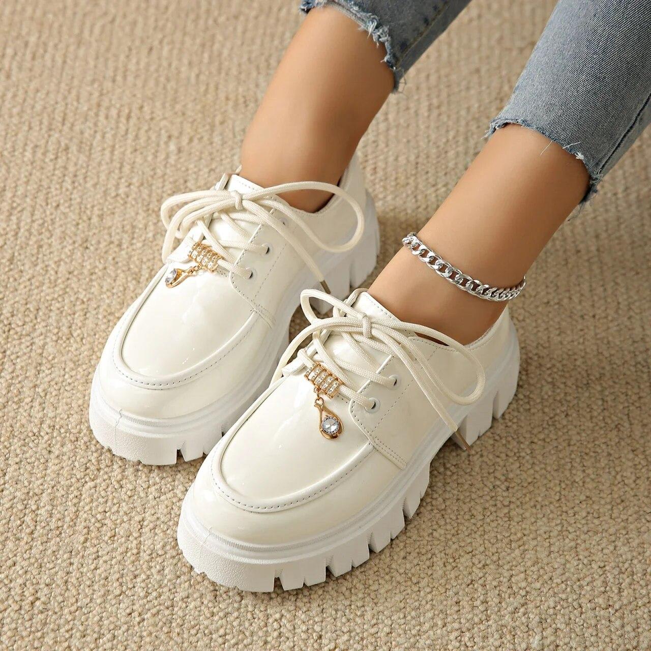 

Нові туфлі-човники Жіночі однотонні шкіряні туфлі на середньому каблуці з круглим носком для жінок Туфлі на кришталевій платформі Великий розмір 41 білий