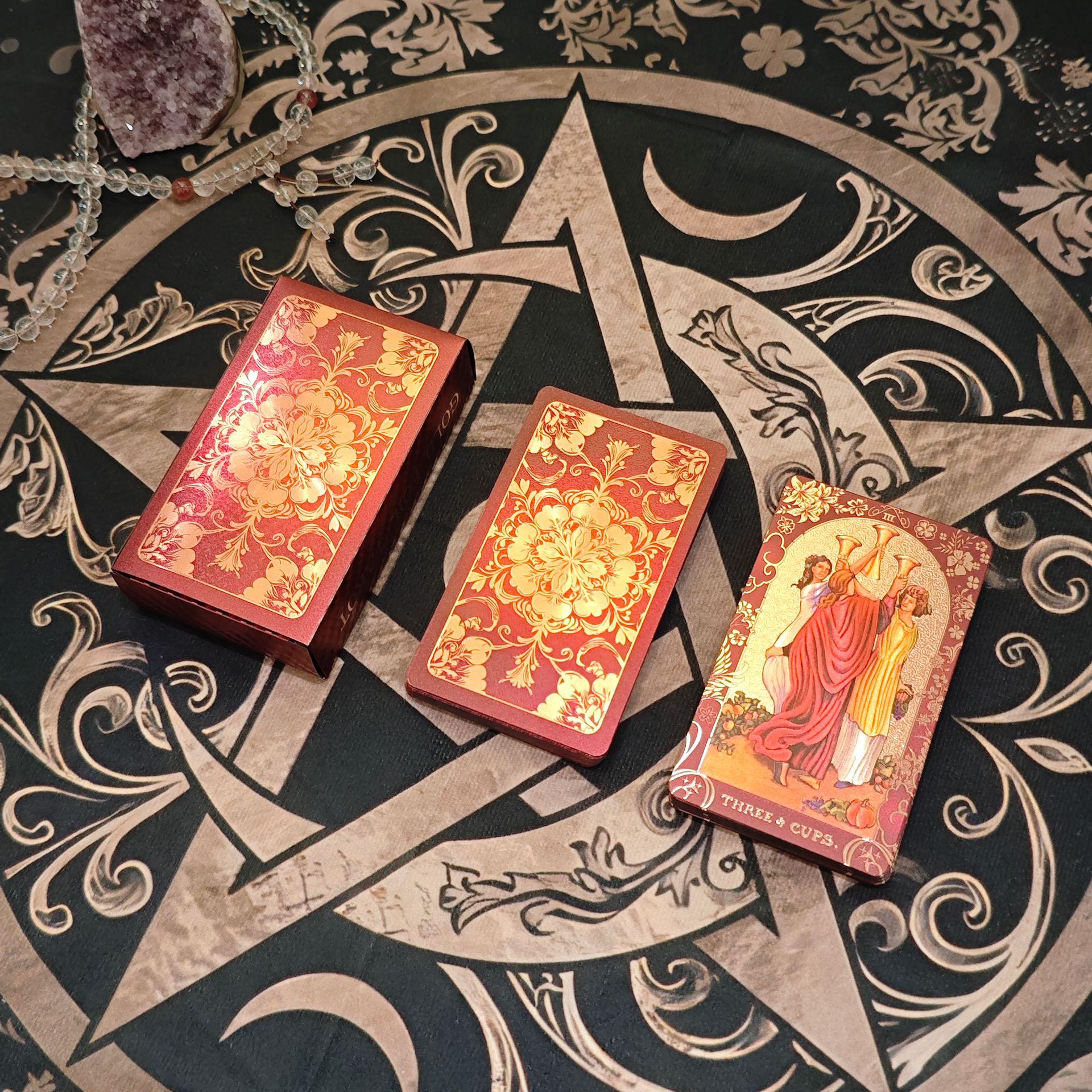 Karty Tarota Waite Folia Złota: Oryginalna Talia Tarota z Kolorowym Nadrukiem, Wodoodporne Karty i Angielski Przewodnik. Idealne do rozgrywki stołowej. 1 Box - 50 Decks beige