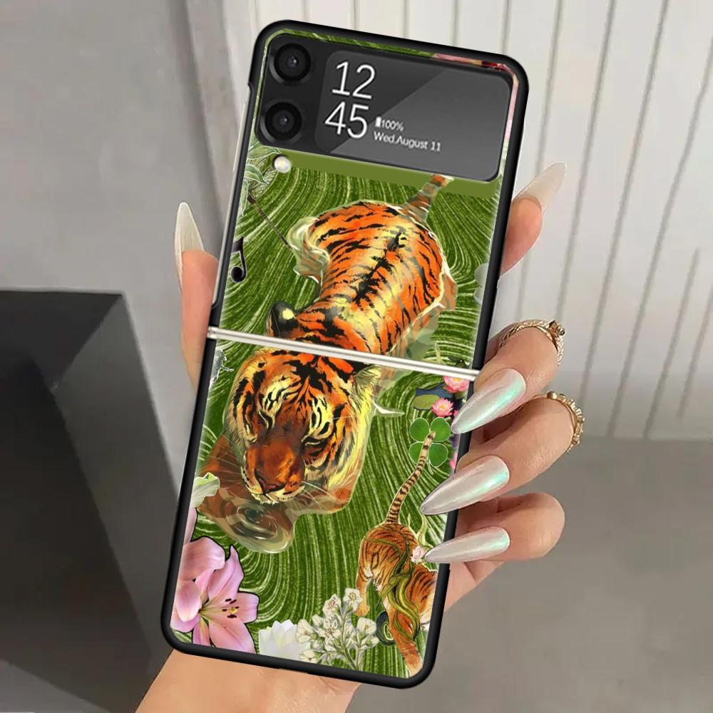 Superior Tiger Pattern Art Hard PC Phone Case For Samsung Galaxy Z Flip 7 6 5 4 3 Black ZFlip7 ZFlip6 Flip5 Flip4 Flip3 5G Print