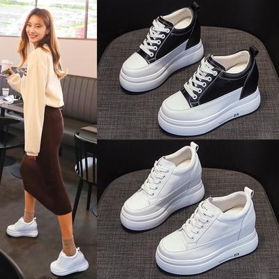 Kleine lässige Damenschuhe Größe 10 Innenhöhenerhöhung kleine weiße Schuhe Herbst Muffin dicksohlige Leder Einzelne Schuhe kleine Board-Schuhe
